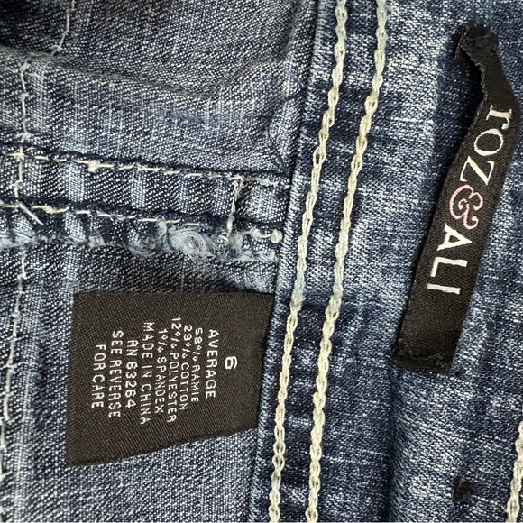 Women’s Size 6 Average Blue Straight Leg Jeans Roz & Ali Blue Jeans Light Washed - Picture 6 of 10